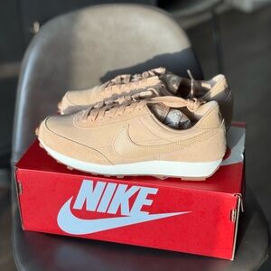 Brand new Nike Daybreak sneakers in size 7.